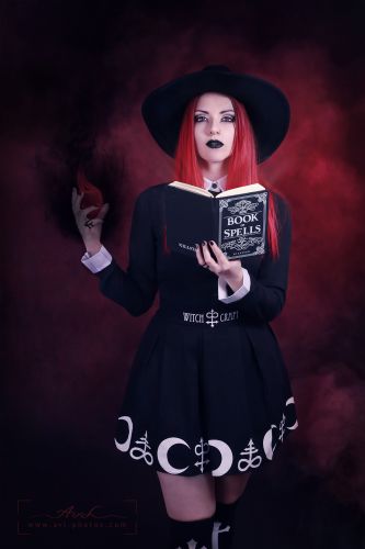 Ebeyne - Witch